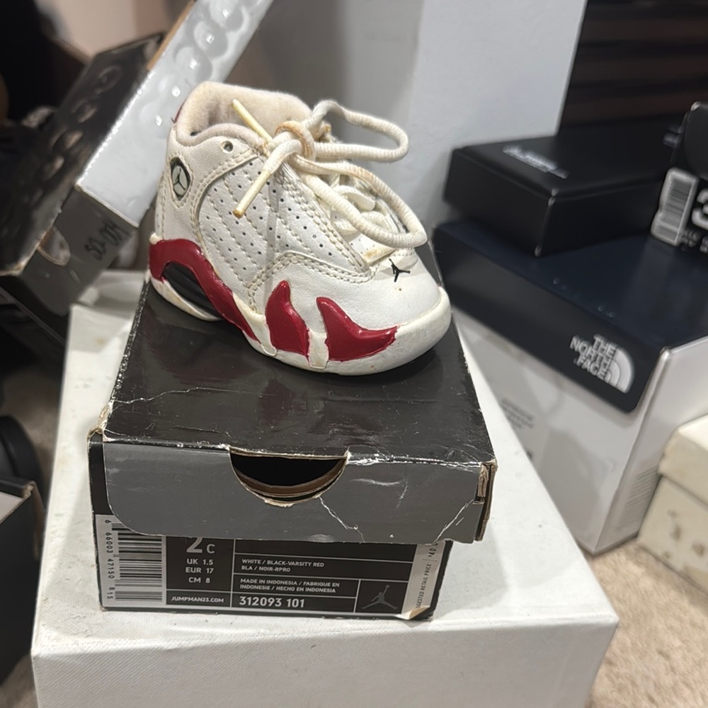 🔟DEAL… Jordan White and Red Sneakers for Style and Comfort